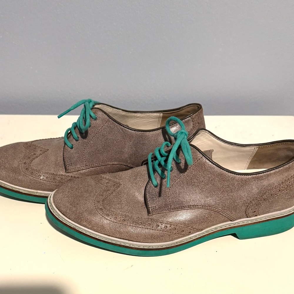 Stylish Gray Men's Shoes with Green Accents Mens Size 8